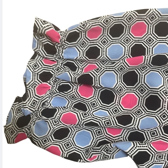 Ruby Rd. - Black Pink and Blue Geometric Design Button down Blouse - Size 2X - Picture 5 of 6
